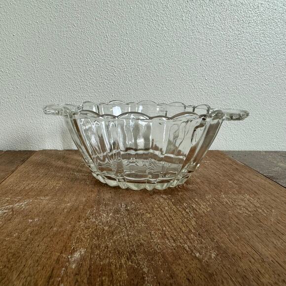 Vintage Clear Pressed Molded‎ Glass Dish with handles MISSING LID - Picture 10 of 10